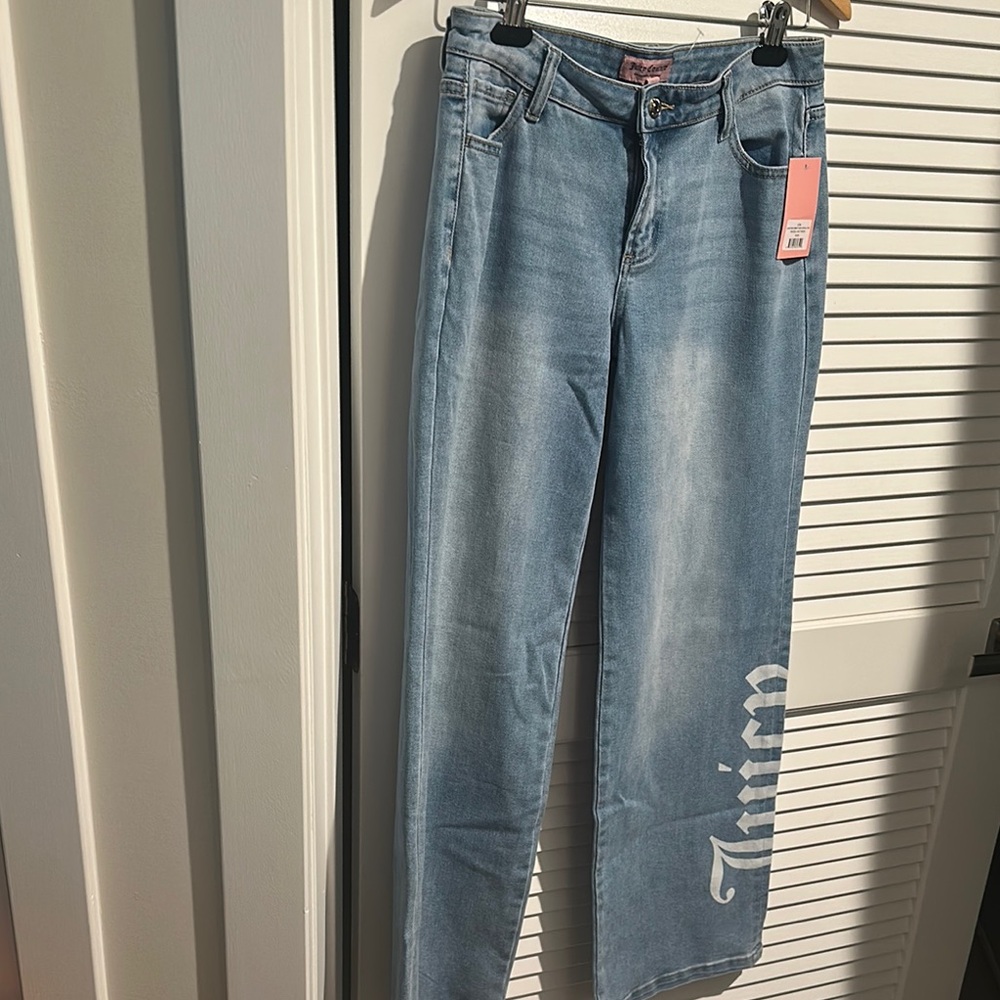 NWT Juicy Couture Low Rise Abbot Side Seam Juicy Logo Indigo Light Acid Jeans.